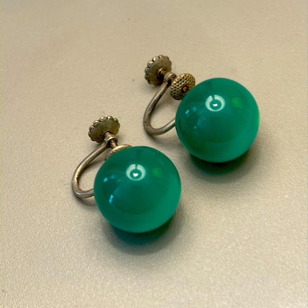 Vintage sterling silver green lucite earrings!!
